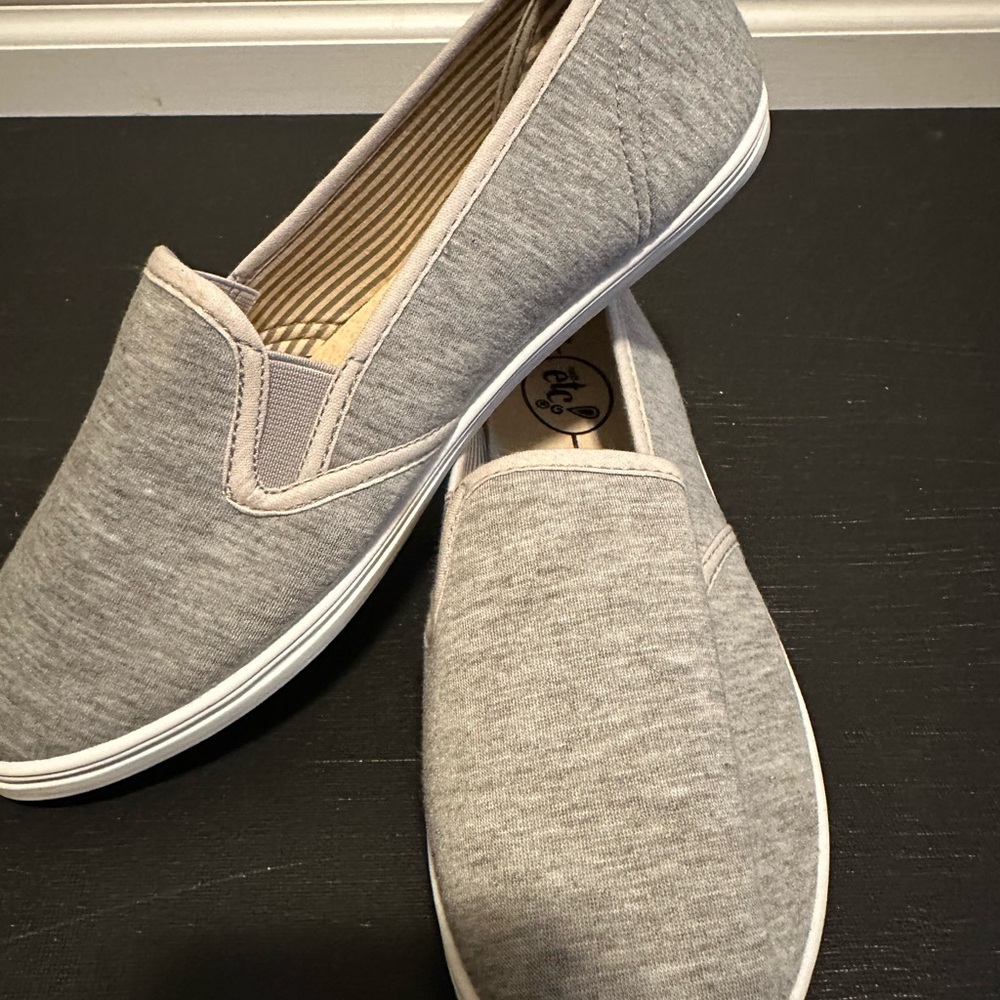 Rue21 Light Gray Slip-On Flats